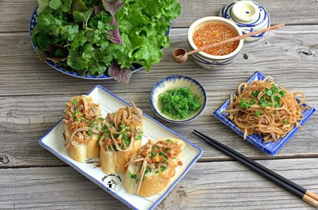 Bánh mì hấp thịt heo mỡ hành