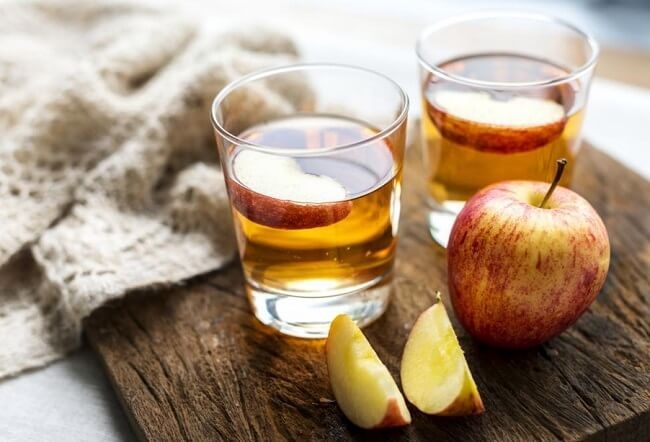 Sử dụng  nhiều giấm táo có thể gây mòn men răng