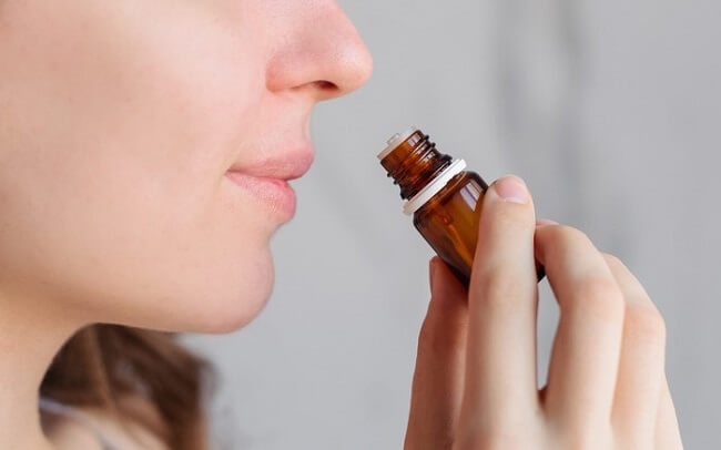 Thận trọng khi sử dụng tinh dầu hoa oải hương đối với người sử dụng thuốc an thần