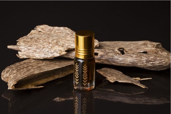 Tinh dầu trầm hương được chiết xuất từ gỗ trầm hương