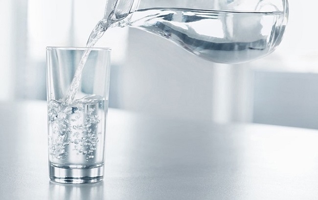 Uống nhiều nước không chỉ tốt cho sức khỏe mà còn giúp phòng ngừa sỏi thận