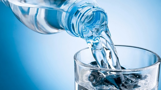 Uống nhiều nước chữa bệnh gút